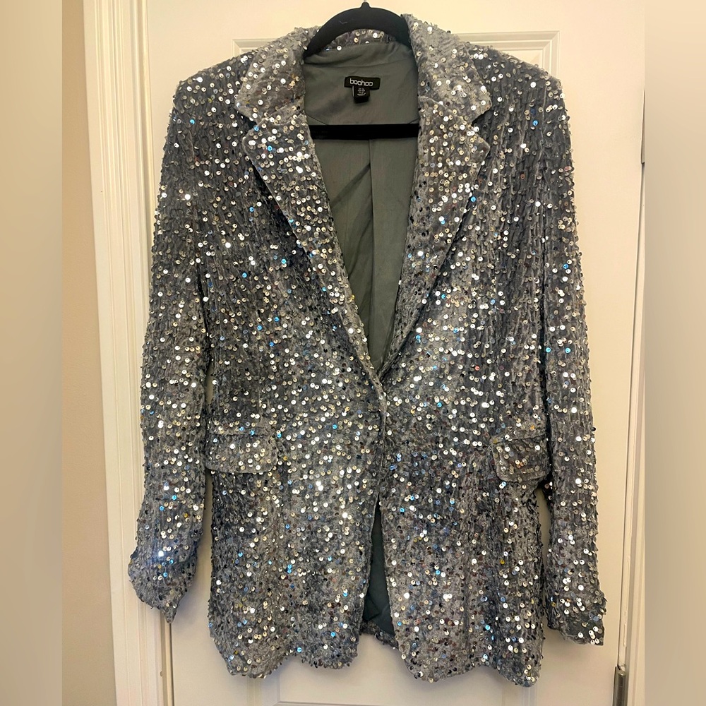 BOOHOO silver blazer- size 8- never worn